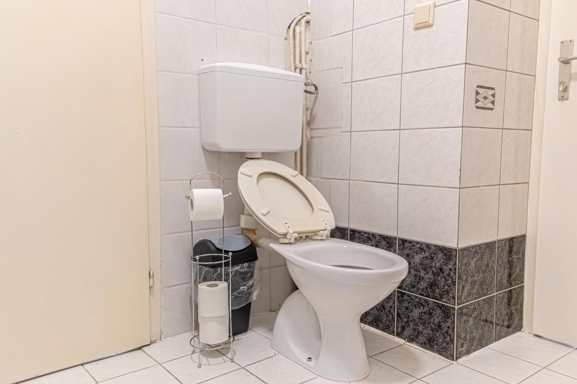 Spacious 2br -near Wiener Stadthalle Burggassewiener Well Located Apartament Wiedeń