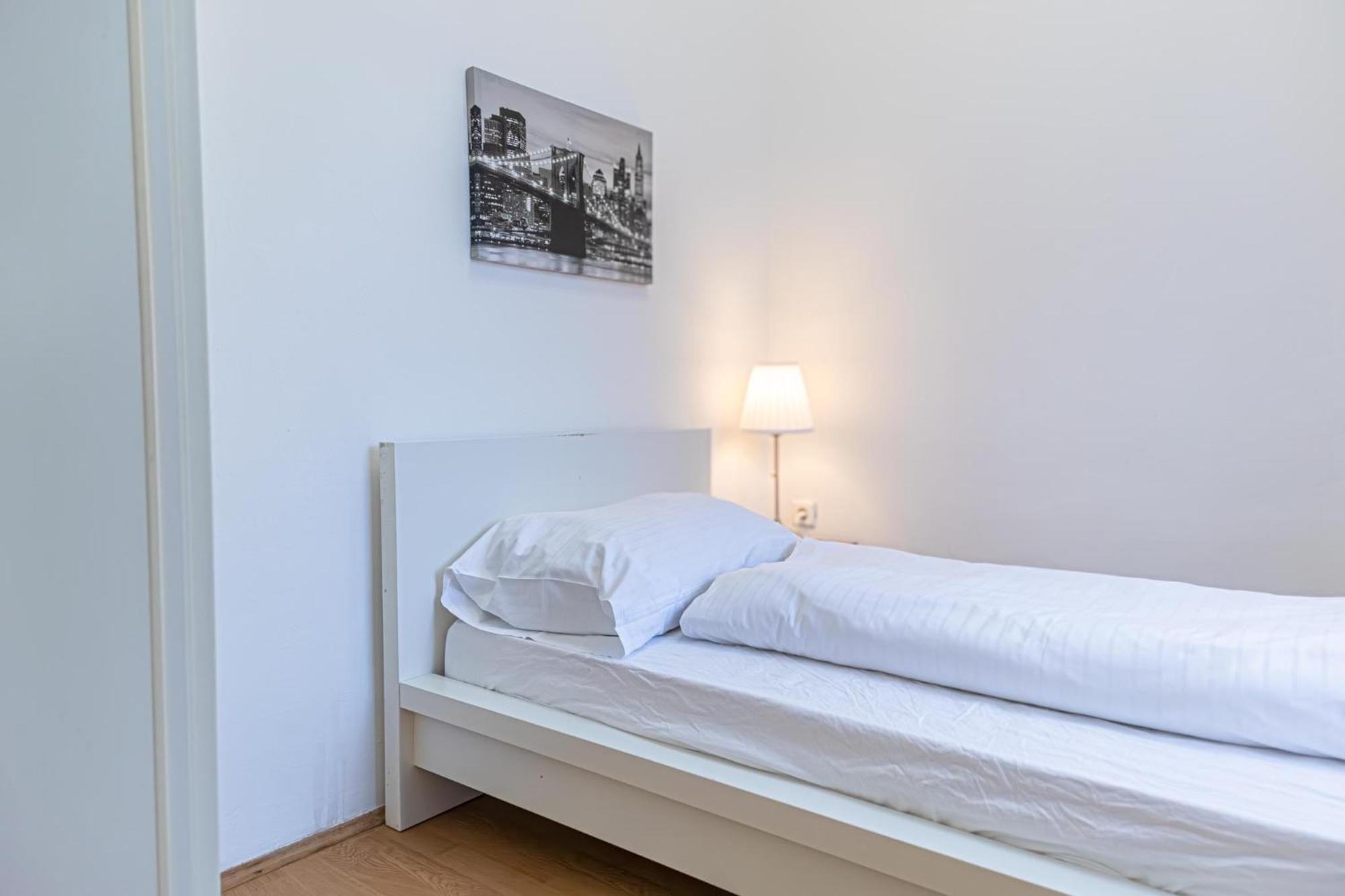 Spacious 2br -near Wiener Stadthalle Burggassewiener Well Located Apartament *