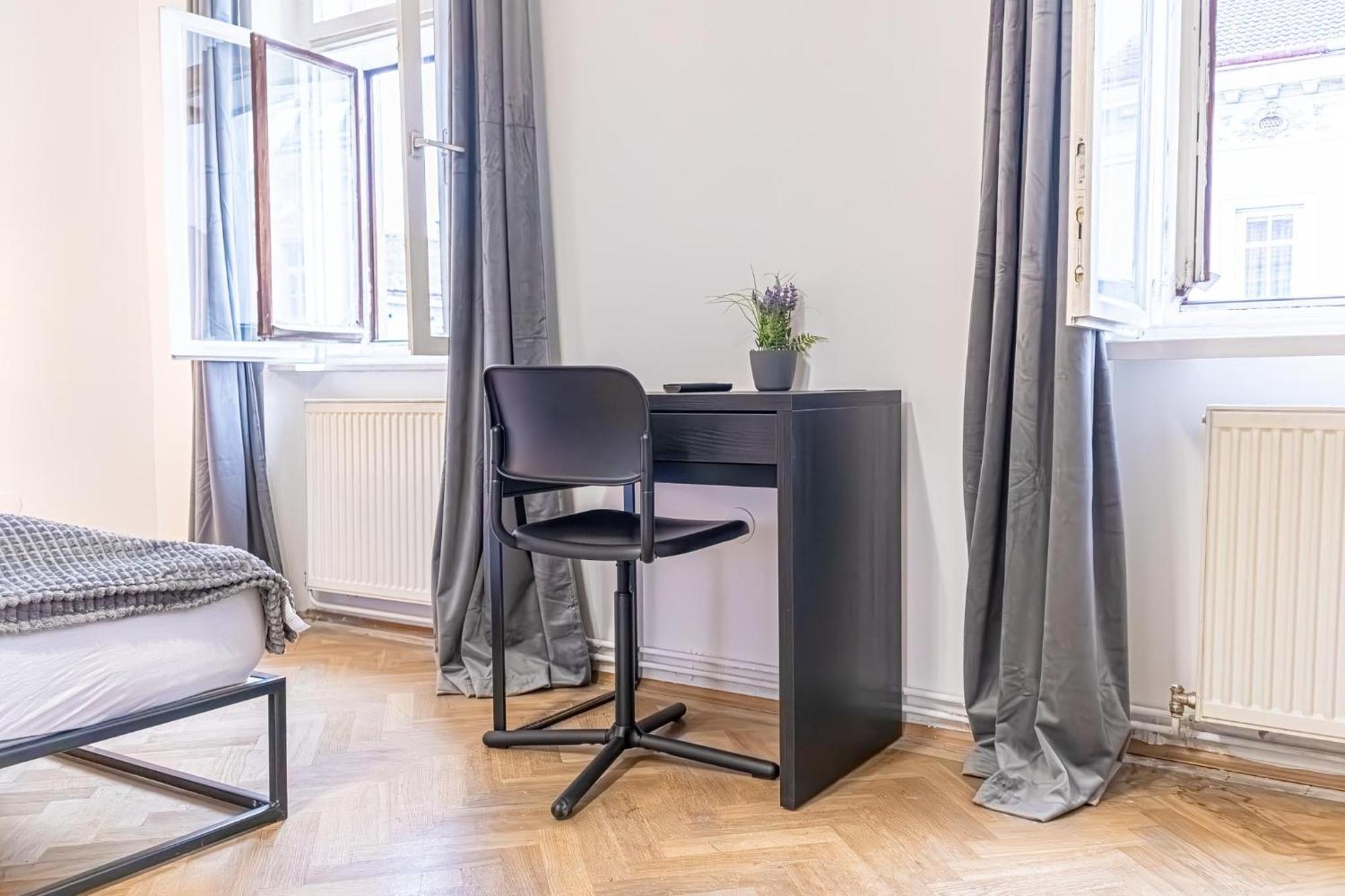 Spacious 2br -near Wiener Stadthalle Burggassewiener Well Located Apartment Wien